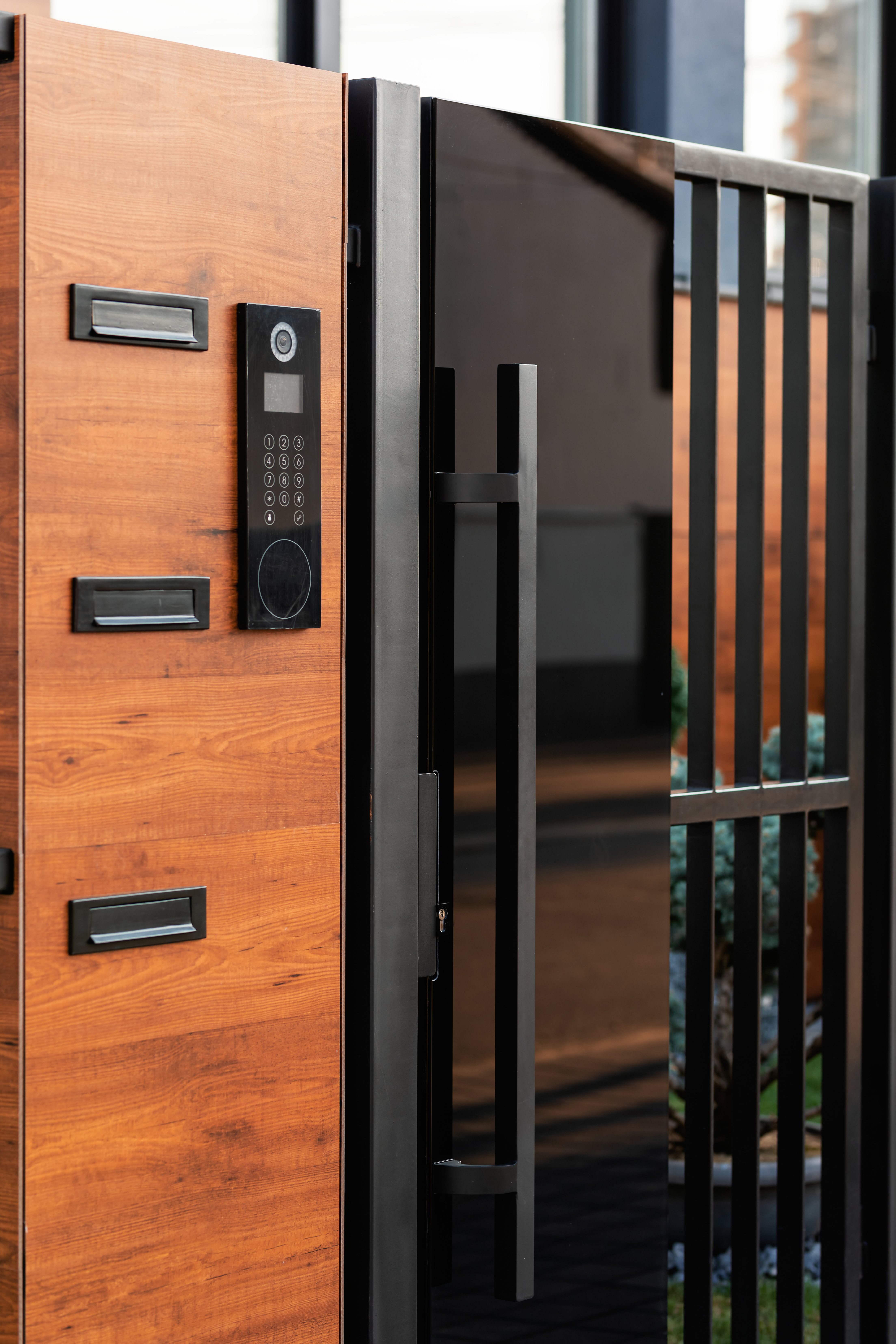 Smart door locks to automate your home and office
