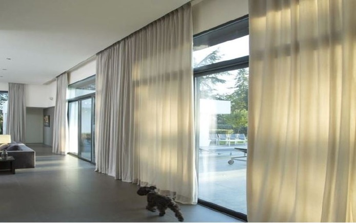 Benefits of Motorized Curtains in Dubai